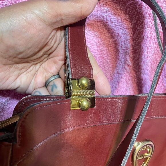 Vintage 60s  ETIENNE AIGNER Oxblood Shoulder Bag Hinge Hardware Mirror Tag - Picture 3 of 14